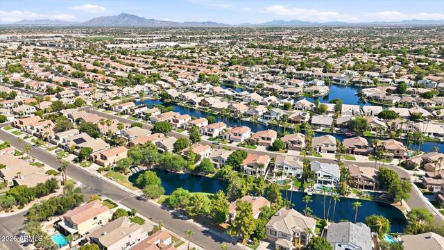692 W HONEYSUCKLE Drive, Chandler, AZ 85248