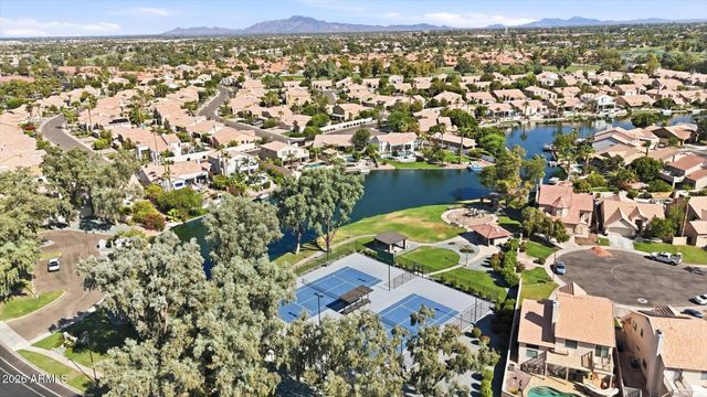 692 W HONEYSUCKLE Drive, Chandler, AZ 85248