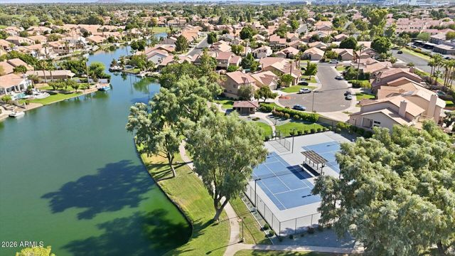 692 W HONEYSUCKLE Drive, Chandler, AZ 85248