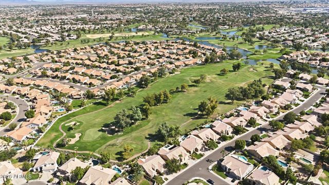 692 W HONEYSUCKLE Drive, Chandler, AZ 85248