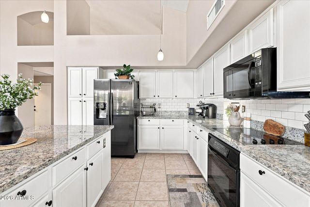 692 W HONEYSUCKLE Drive, Chandler, AZ 85248