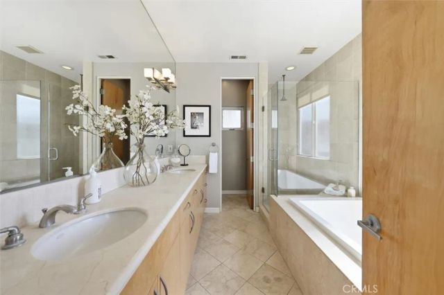 2406 Ocean Drive, Manhattan Beach, CA 90266