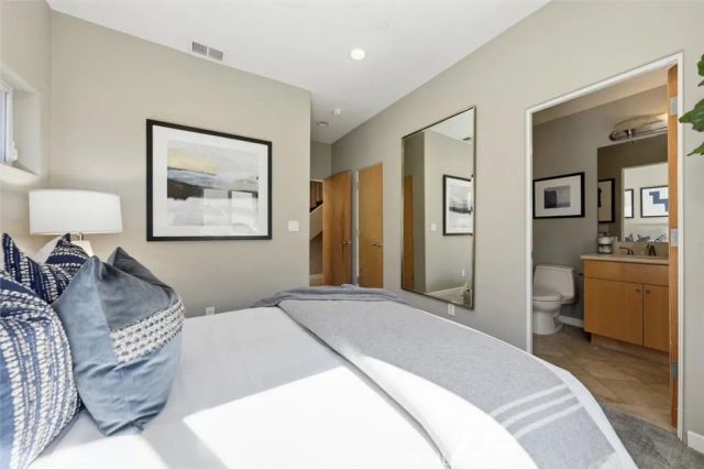 2406 Ocean Drive, Manhattan Beach, CA 90266