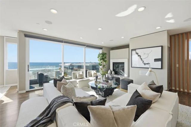 2406 Ocean Drive, Manhattan Beach, CA 90266