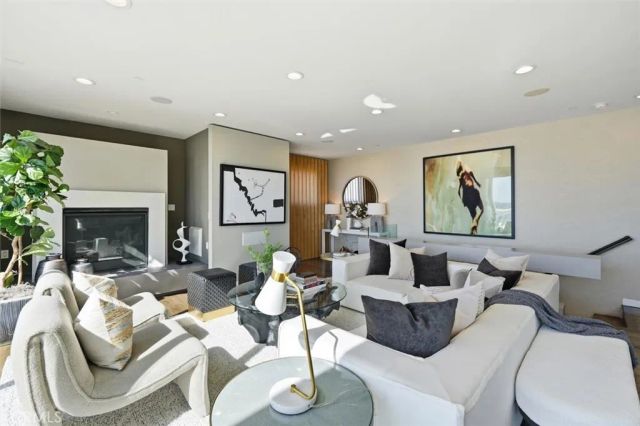 2406 Ocean Drive, Manhattan Beach, CA 90266