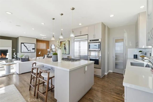 2406 Ocean Drive, Manhattan Beach, CA 90266