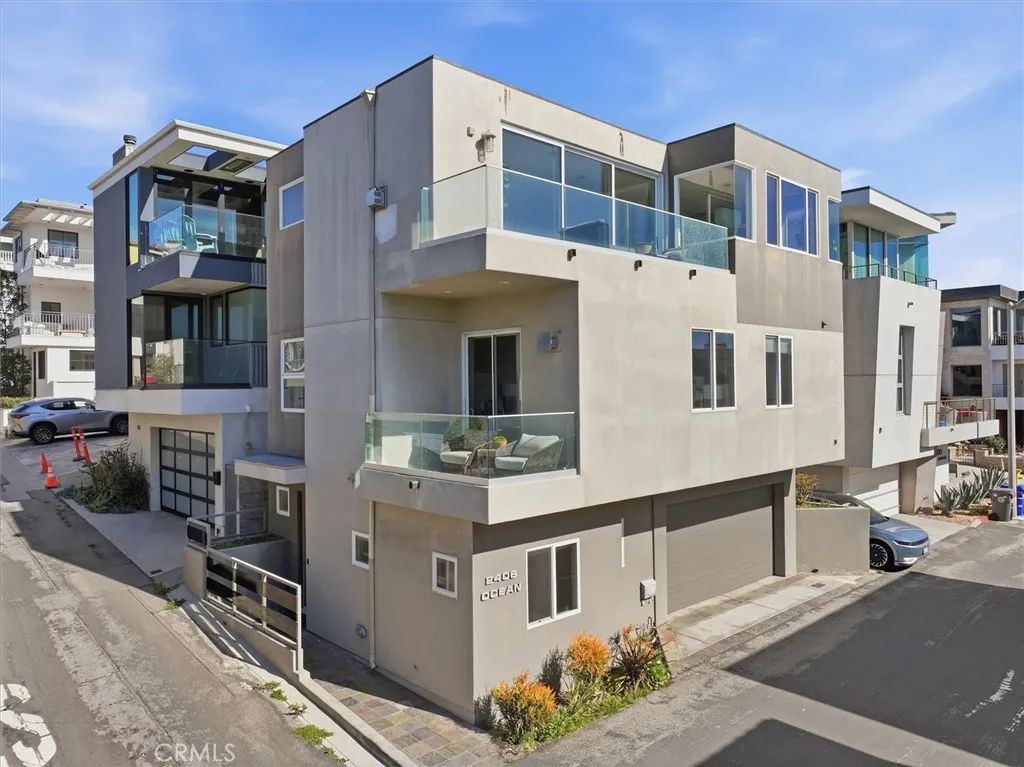 2406 Ocean Drive, Manhattan Beach, CA 90266