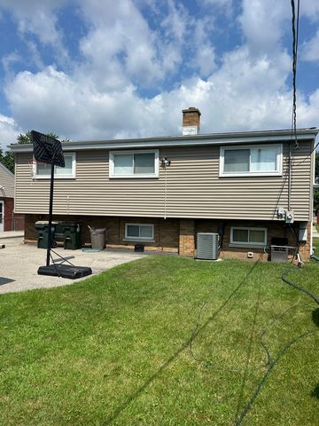 7521 Arcadia Street, Morton Grove, IL 60053