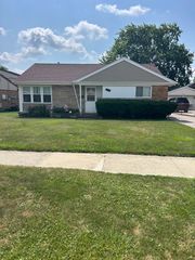 7521 Arcadia Street, Morton Grove, IL 60053