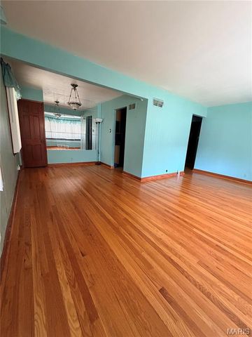 9233 Edna Street, Riverview, MO 63137