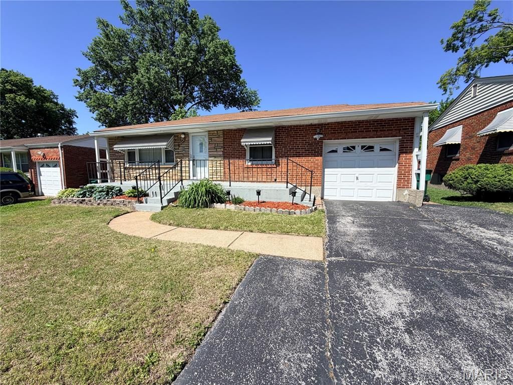 9233 Edna Street, Riverview, MO 63137