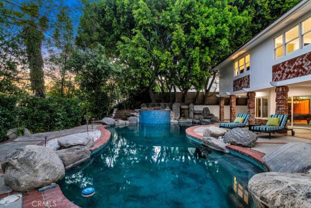 5025 Delita, Woodland Hills, CA 91364