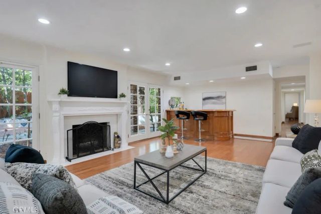 5025 Delita, Woodland Hills, CA 91364