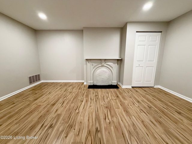 2221 W Madison St, Louisville, KY 40211