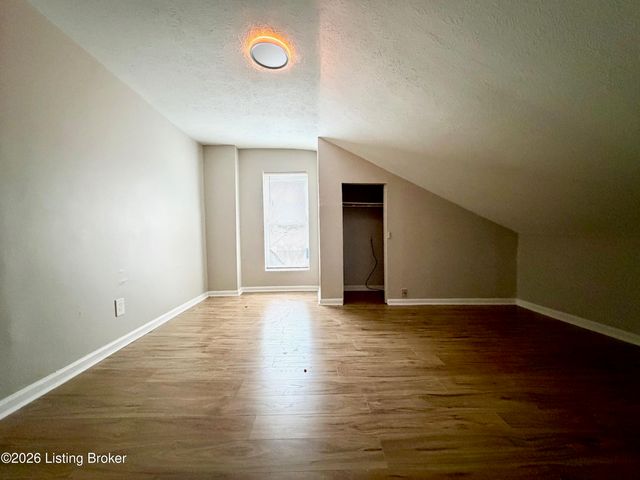 2221 W Madison St, Louisville, KY 40211