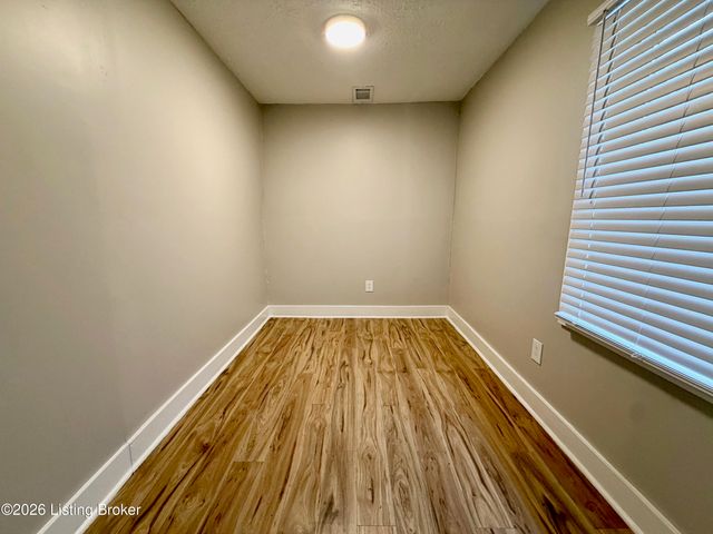 2221 W Madison St, Louisville, KY 40211