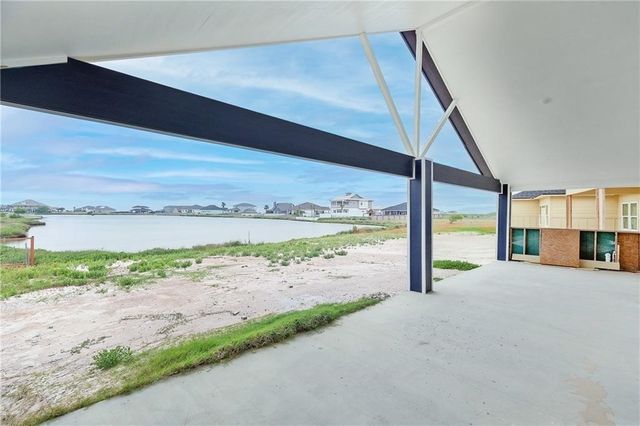 1110 Cape Velero Dr, Rockport, TX 78382