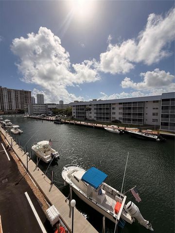 3860 NE 170th St 304, North Miami Beach, FL 33160