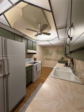 3860 NE 170th St 304, North Miami Beach, FL 33160