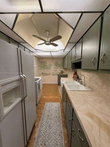 3860 NE 170th St 304, North Miami Beach, FL 33160