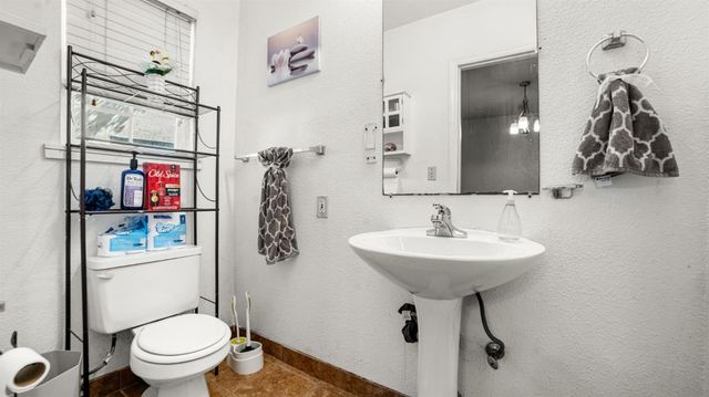 1629 W Poplar St, Stockton, CA 95203