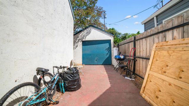 1629 W Poplar St, Stockton, CA 95203