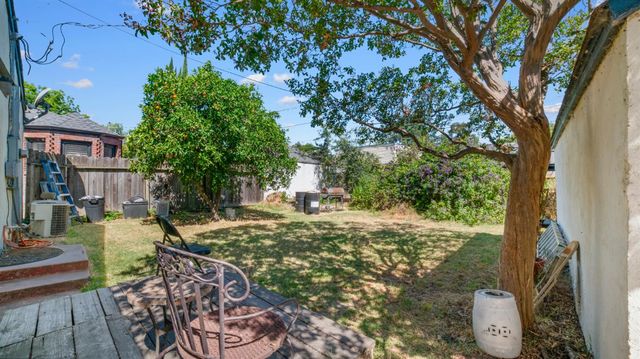 1629 W Poplar St, Stockton, CA 95203