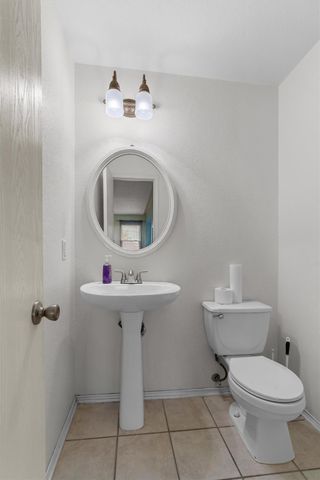 130 Siebert DR, Kyle, TX 78640