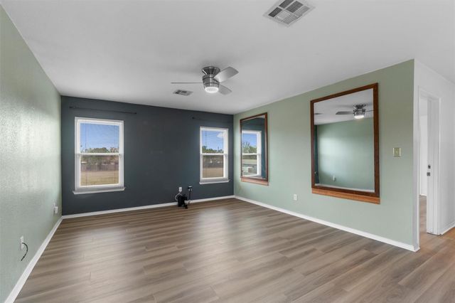 130 Siebert DR, Kyle, TX 78640