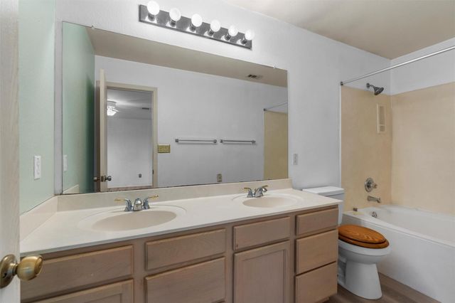 130 Siebert DR, Kyle, TX 78640