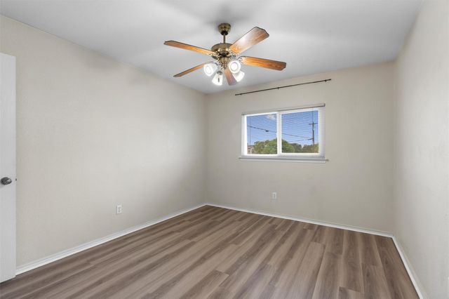 130 Siebert DR, Kyle, TX 78640