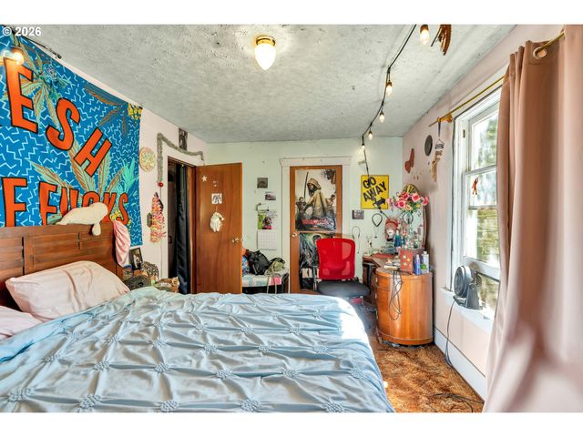 10510 Se HAROLD St, Portland, OR 97266