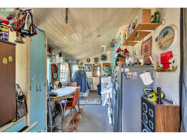 10510 Se HAROLD St, Portland, OR 97266