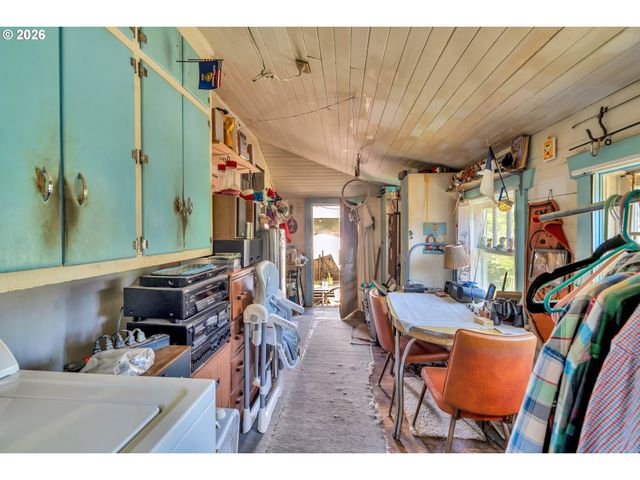 10510 Se HAROLD St, Portland, OR 97266