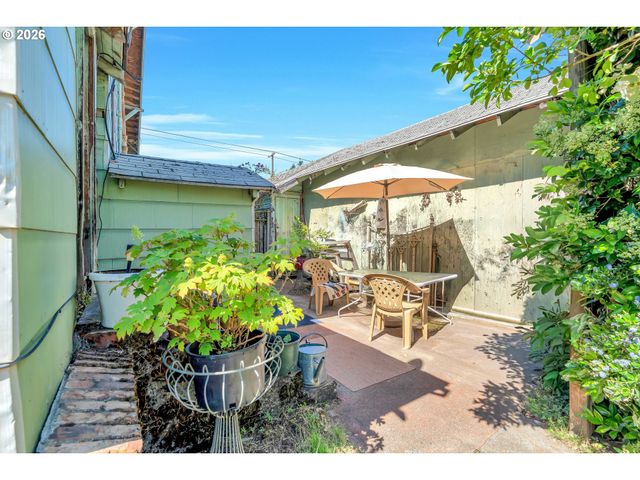 10510 Se HAROLD St, Portland, OR 97266
