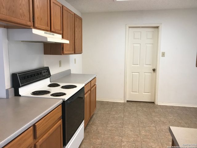 8115 GRIMCHESTER, Converse, TX 78109