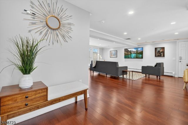 90 Birchwood Ter, Wayne Twp., NJ 07470