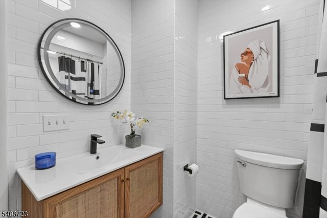 90 Birchwood Ter, Wayne Twp., NJ 07470