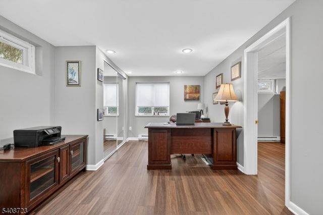 90 Birchwood Ter, Wayne Twp., NJ 07470