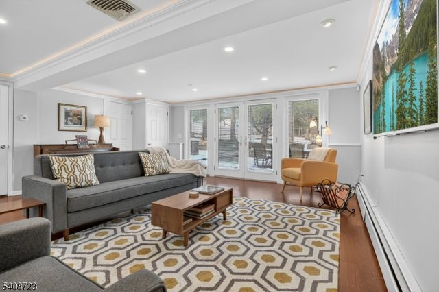 90 Birchwood Ter, Wayne Twp., NJ 07470