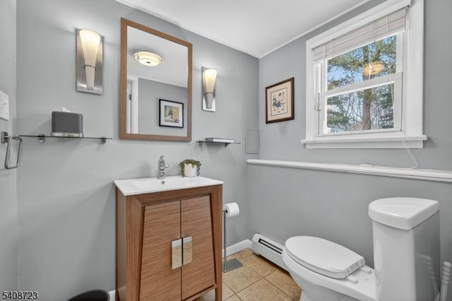 90 Birchwood Ter, Wayne Twp., NJ 07470