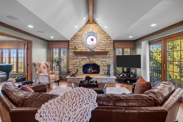 N3026 Lake Forest CIRCLE, Lake Geneva, WI 53147