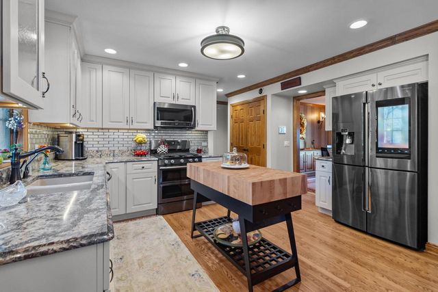 N3026 Lake Forest CIRCLE, Lake Geneva, WI 53147