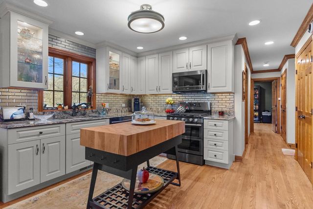 N3026 Lake Forest CIRCLE, Lake Geneva, WI 53147