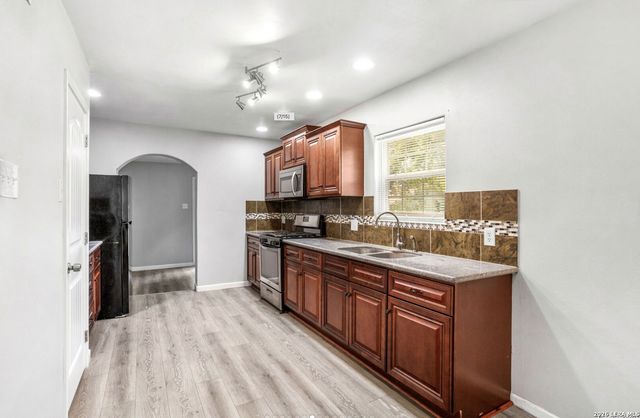 1334 W Ridgewood, San Antonio, TX 78201