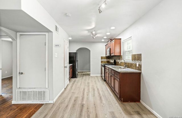 1334 W Ridgewood, San Antonio, TX 78201