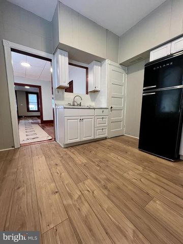 502 BUTTONWOOD ST, Norristown, PA 19401