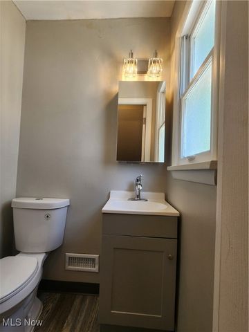 35821 Meyer Avenue, Eastlake, OH 44095