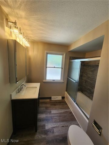 35821 Meyer Avenue, Eastlake, OH 44095