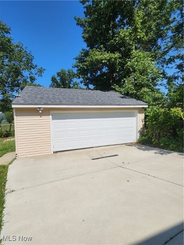 35821 Meyer Avenue, Eastlake, OH 44095